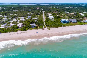 Beachcomber Bungalow: Slow Down, East of A1A, Heated Pool, Hot Tub & Beach Gear - Image 4