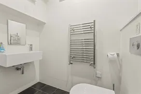Perfect pet friendly bolthole, with balconies from front and rear bedrooms and private roof terrace - Image 4