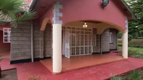 Beautiful 5 bedroom farmhouse with mountain view - Image 4