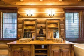 Spectacular Log and Timber Frame Retreat - Image 4