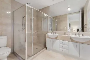 Spacious 3-Bed Apartment by the MCG - Image 5