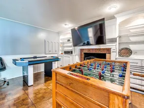 Beautiful home with large outdoor pool and hot tub. Large beautiful backyard - Image 2