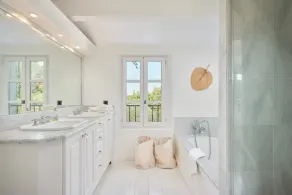 Provencial villa in the countryside not far from the beach - Image 3