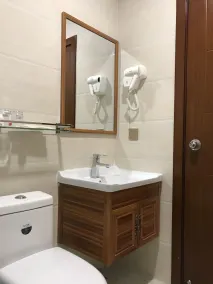 Good East Hotel - Image 4