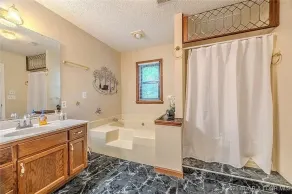 Nyrenoverade 7 sovrum Lakefront Vacation Home - Image 2
