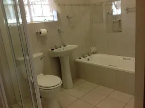 Lynns Guest House - Image 3