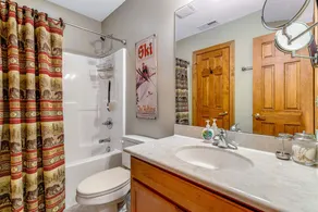 Two-story condo in great location with amazing mountain views - fireplace & W/D - Image 4