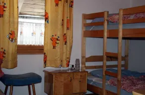 Ferienhaus 1. Stock, 60 qm, Schlafzimmer, Kinderschlafzimmer, Wohnraum mit Küche, Sat-TV, max. 5 Personen - Image 2