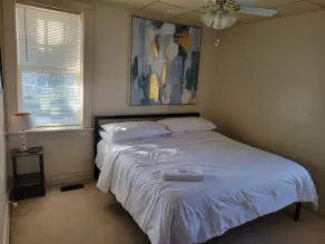 Cozy, king and queen bed Indiana home! - Image 5