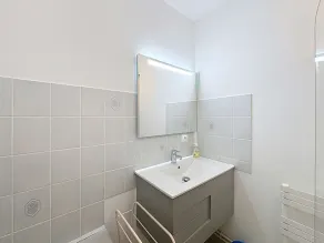 Appartement central avec balcon, parking privé - FR-1-361-66 - Image 3