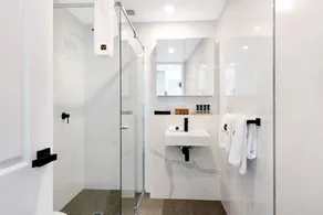 Short Stay 1 Bedroom Standard Manhattan Glen Iris - Image 2