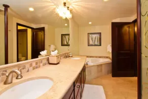 Beautiful Air Conditioned 2nd Floor 2 Bedroom w/mountain and slight ocean view - Image 2