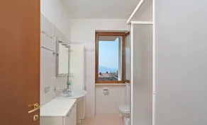 Luna: lake view apartment  with two bedrooms - Image 2