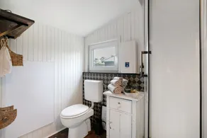 Holiday Home \"Lütte Hütte\" with Private Terrace and Wi-Fi - Image 4