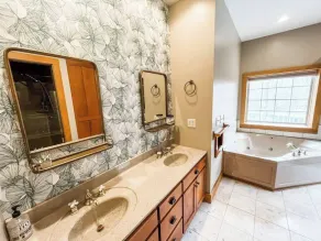 Spacious, family-friendly lodge on 10 wooded acres. Sleeps 20 with 5 bedrooms,  stocked pond - Image 2