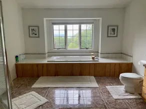 Private home on 37 acres with stunning mountain views - Image 5