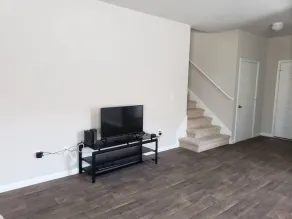 Close to downtown 14mint Airport 15 minute and south - Image 3