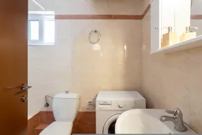 Kalamata City Nest - Ypapanti Cozy & Bright Getaway - Image 4