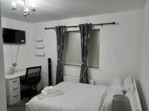 Cosy Accommodation - Image 2