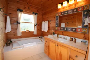 Family Fun Cabin-Hike Otter Falls/Firepit/New Hot Tub/TheatreRoom/Ideal Location - Image 4