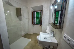 Typical townhouse very close to the center with terrace, WiFi & A/C - Image 2