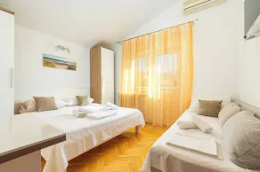 Apartment Rosemary with three bedrooms and sea view - Image 4