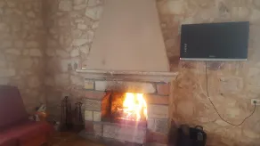 L'auberge de palaina peut accueillir 30 personnes et un grand patio - Image 2