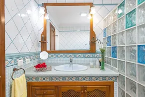 Casa de vacaciones \"La Casona\" con terrazas privadas, piscina compartida y Wi-Fi - Image 2