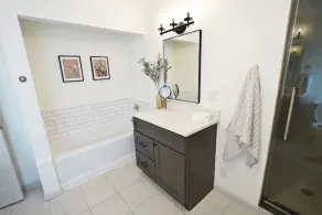 Cozy Cottage in East Peoria! - Image 5