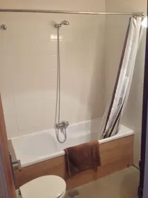 4 Chambre Maison avec piscine près de la ville, la plage et le parc - WiFi gratuit - Image 2