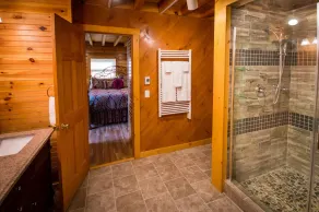 ✧ Majestic Cabin - KING bed - NO CLEANING FEE! - Image 4