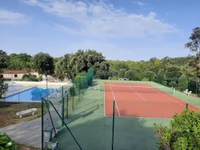 Komfortabel villa i bolig med pool og tennisbane - Image 2