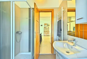 Villa lussuosa per una vacanza attiva in famiglia con piscina salata - Image 5