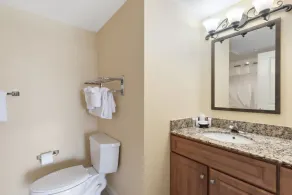 3BR- 10th floor- Lake & Golf View condo|Short walk to beach| Resort Access| - Image 3