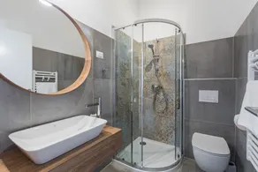 Luxury brand new villa with pool - Image 4
