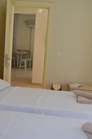 Ground Floor Apartment on a private complex with gardens and swimming pool - Image 4