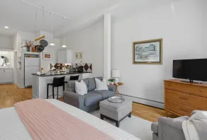 Crystal Comfort, Suite 1 - Image 4