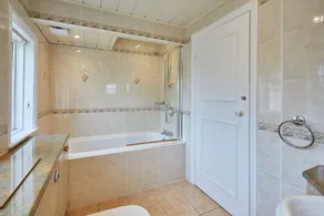 Host & Stay - White Lodge - Image 3
