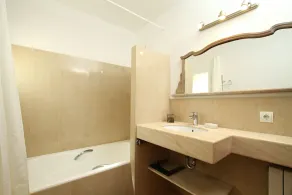 Großes Privatgrundstück/ Rasen /11x5m großer beheizter Pool/ PS5-VR /Fahrräder - Image 3