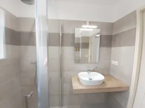 3 bedroom flat, heated pool, air conditioning, wifi, 1 min river, 7 min beach - Image 3
