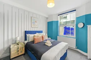 50% OFF - Stylish 2 bed sleeps 6 - Private Terrace - Image 4