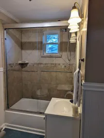 Cozy, Spacious, Great Location to amenities - Image 5