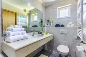 Villa Oasis, 5 chambres, piscine chauffée, jacuzzi, front de mer - Image 5