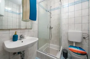 Two storey apartment for four guests near the sea - More - Image 2