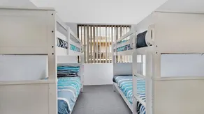 Sundowner Apartment 9 - Image 4