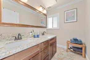 beautiful and quiet/2 beds/2baths house - Image 3