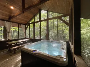 Whirlpool und 2-Zimmer-Hütte im Wald in der Nähe von Fayetteville und New River WV - Image 2