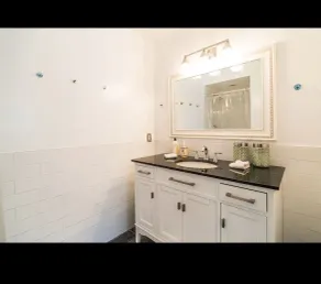 Pristine Sag Harbor Summer Getaway - Image 2