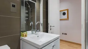 Bank Serviced Apartments by LovelyStay - Image 5