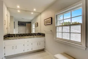 Exceptional North Shore Home - Image 4